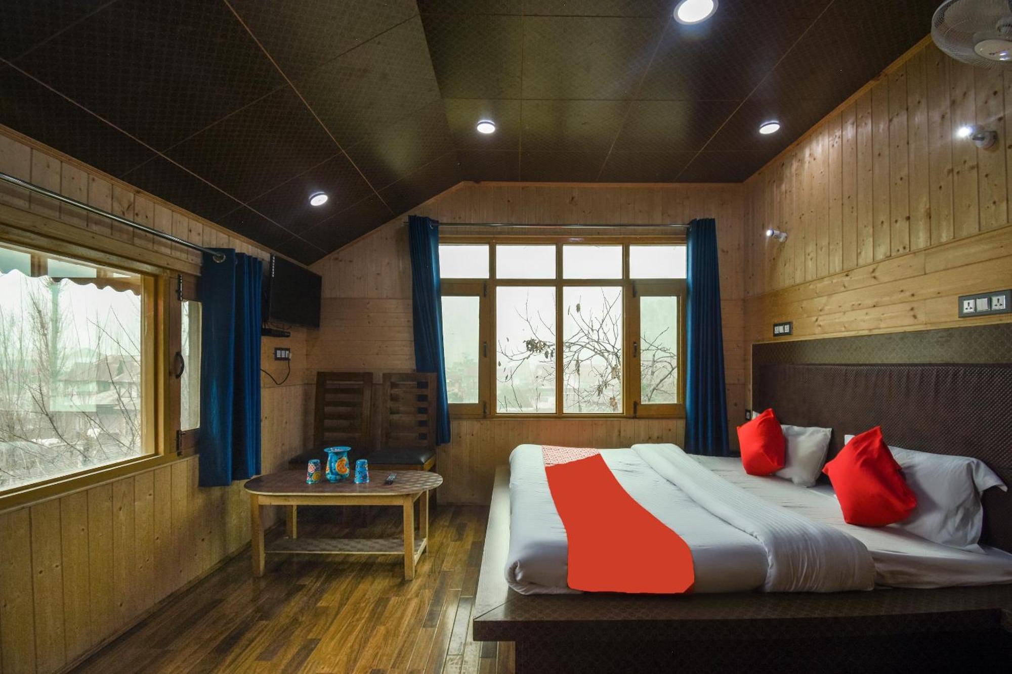 Oyo Hotel New Divine Kashmir Durgjan Exterior foto